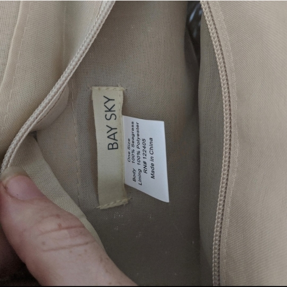 Bay Sky Round Woven Straw Tote with Daisy Embroidery NWT - Picture 5 of 6